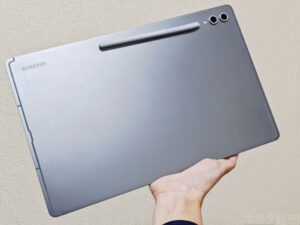 パソコンと比べては軽いがタブレットとしては重い