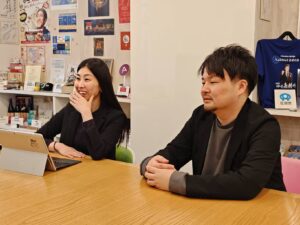 取材に応じた広報広聴課の担当職員