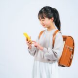 小学校高学年女子のスマホ所有率が50%超える　YouTubeは約半数が「毎日見る」小学館調査