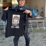 漫画「刃牙」がなんと府中刑務所とコラボ。板垣先生協力でTシャツを一般販売、所内で制作