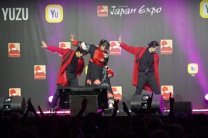 『エヴァ』30周年、高橋洋子がフランス・パリで主題歌熱唱！鶴巻監督ら制作陣が2千人の前に登壇