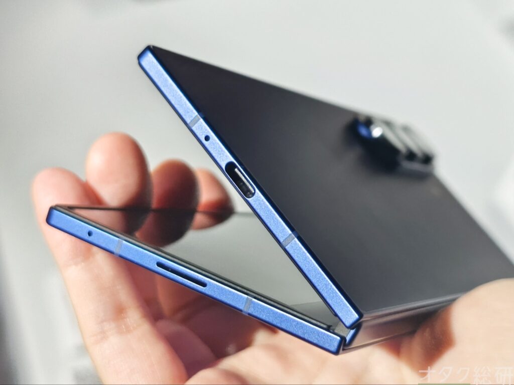 もう普通のスマホと変わらない。超薄く、超軽い折りたたみスマホ「Galaxy Z Fold7」実機レポート