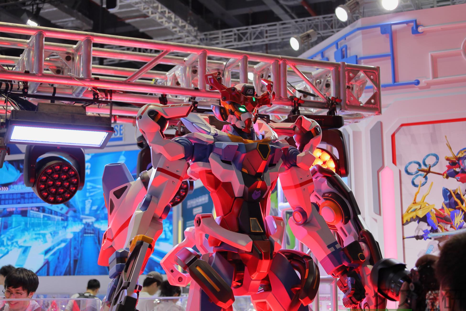 【BW】中国上海の大型イベントに1.8mのガンダムジークアクス立像！バンダイナムコが人気作引っ提げブース出展