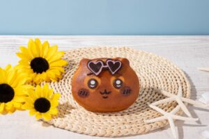 「ちいかわ」パン屋で“日焼けしちゃった”　夏仕様のパンが期間限定で販売開始
