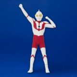 JAL×「ウルトラマン」コラボ、限定カラーのフィギュアが登場！550体限定で販売　足元にはJALロゴも