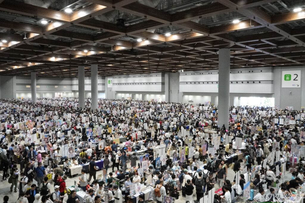 夏のコミケ、東棟の改修工事受け導線変更も初日は「大きな事故なく」コスプレは庭園が復活 #C106