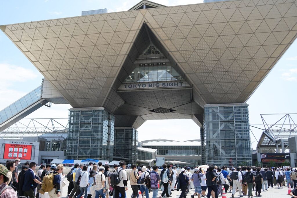 夏コミケ1日目、参加者数は12万人　途中一部エスカレーター使えず西→東移動が難化 #C106