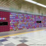 サントリー社員、FC版『ドラクエ3』登場人物583人を実機で数え上げる「BOSS」コラボで巨大広告展開