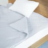 残暑の夜、エアコンつけたまま朝まで快適に眠れるか―「BAKUNE Comforter Cool」を試してみる