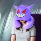 ポケモン仕様の新作トラベルグッズ登場！ゲンガーに“なりきれる”ネックピローなどかわいい新商品
