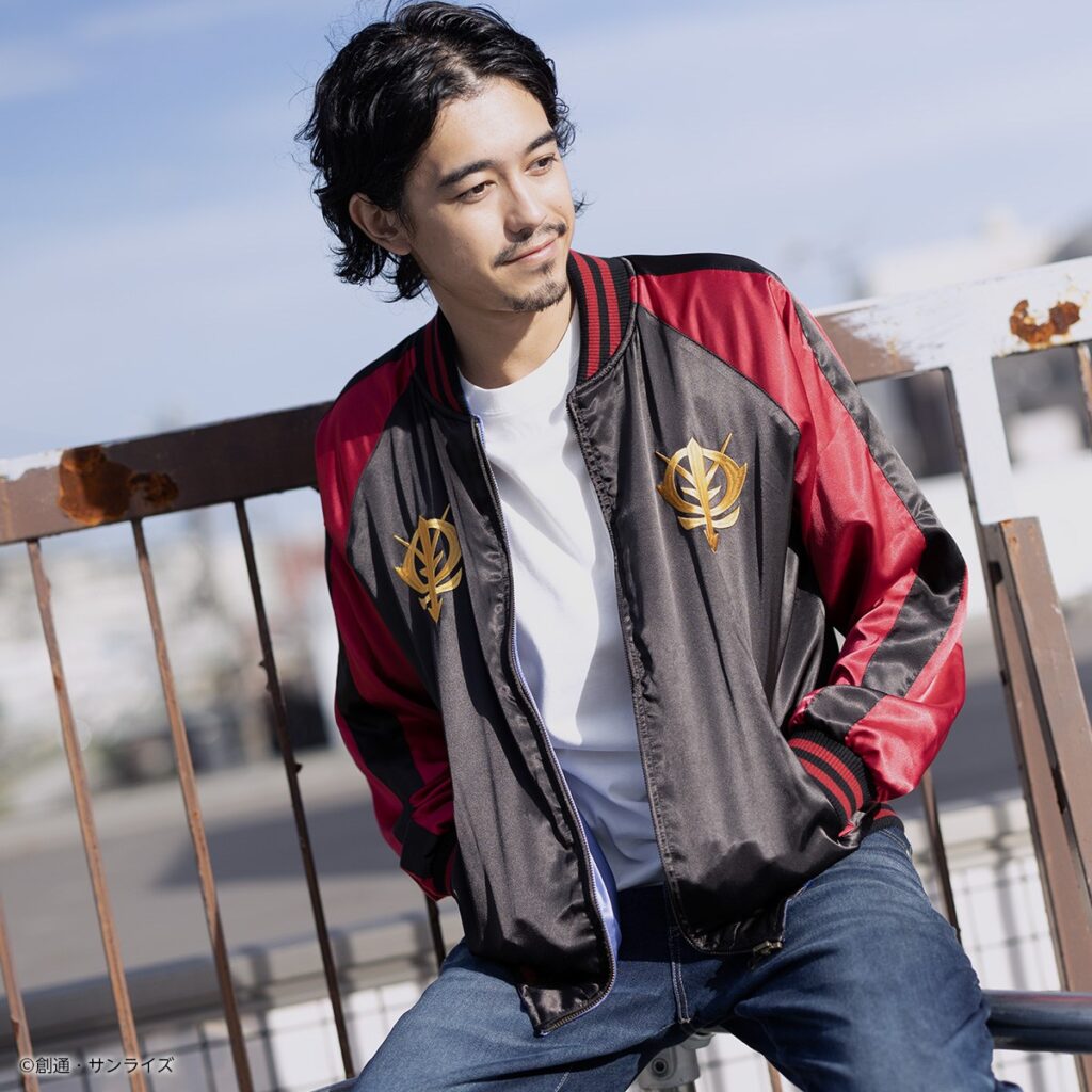 「ガンダム」ジークアクス&赤いガンダムのスカジャン登場 大胆な刺繍デザインで両面仕様に