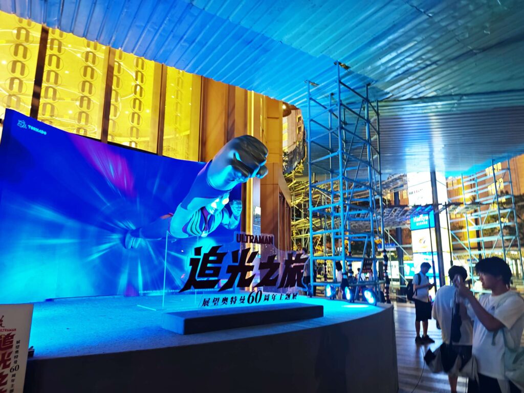 デパート・上海新世界で行われていた「ウルトラマン」モニュメント展示(2025年7月/編集部撮影)