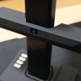 平面が暗くて光量が不足している場合、外付けライトでより明るくできる