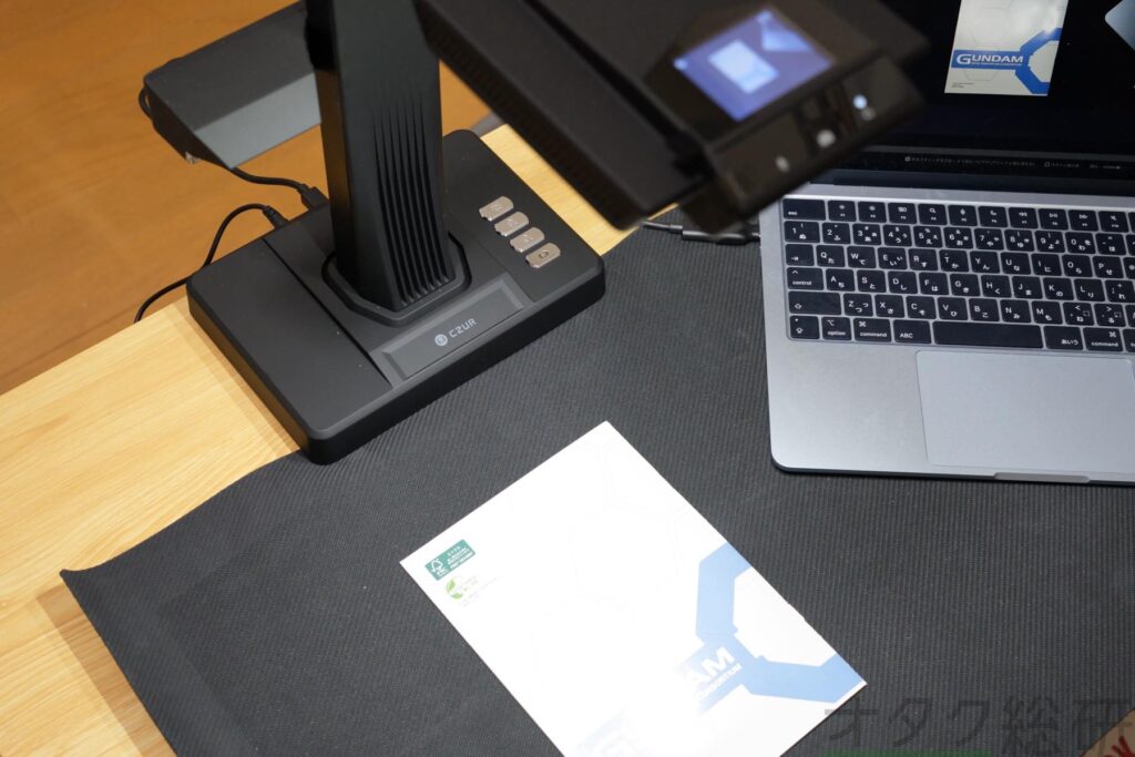 漫画、雑誌、領収書…紙の面倒な電子化を“楽できる”スキャナ「CZUR ET Max」を試す