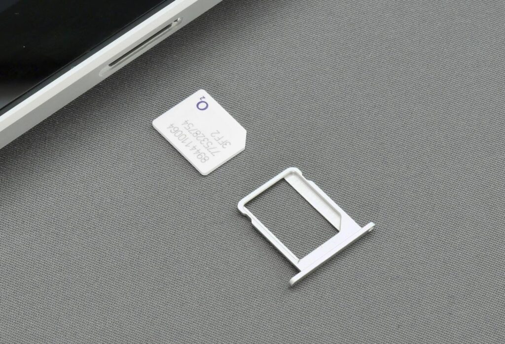 大手キャリアの月額通信＋電話料金、平均「4,420円」昨年比99円安くなる